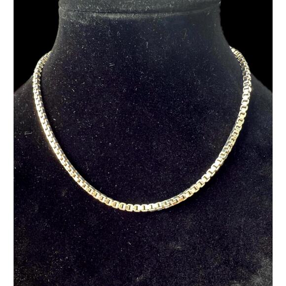 TIFFANY & Co 18” 925 Sterling Venetian Box chain, 38 grams